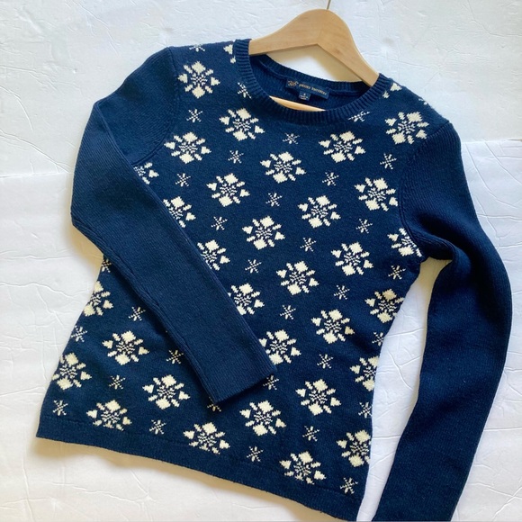Brooks Brothers Sweaters - Brooks Brothers /  Navy Blue snowflake wool blend women’s  sweater